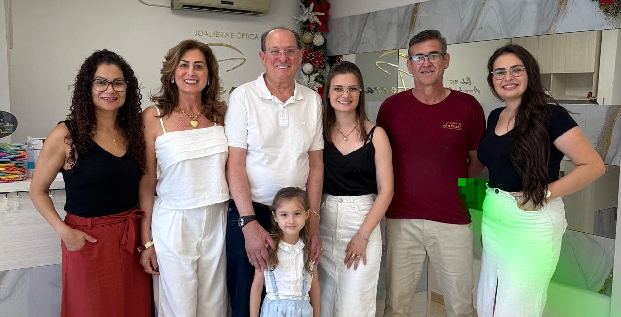 Joalheria e Óptica Ferrari celebra 50 anos de história, tradição e confiança em Rodeio Bonito