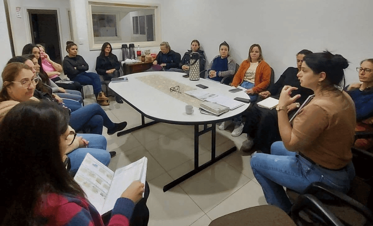Educação de Liberato Salzano promove reunião de alinhamento com equipes escolares