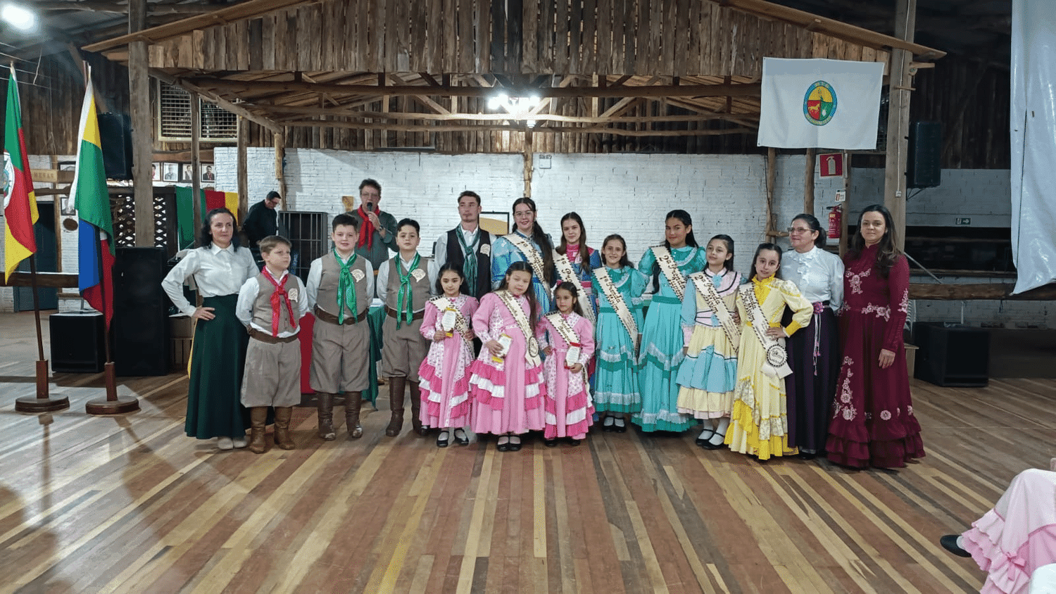 Nova gestão de prendas e peões do CTG Gaudérios do Rodeio toma posse em Rodeio Bonito