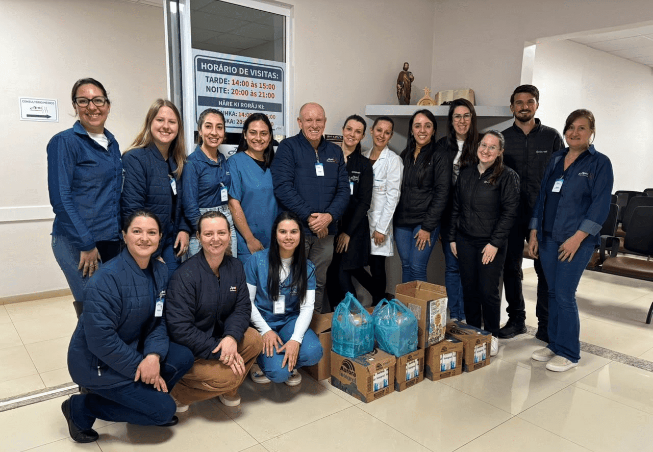 Sicredi de Novo Tiradentes entrega doações de leite ao Hospital São José