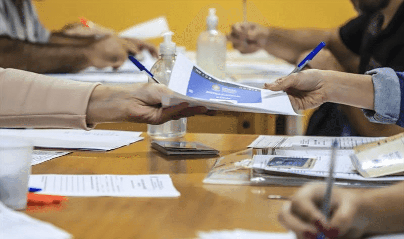 Professores nomeados em concurso do magistério têm até hoje para enviar documentação e exames