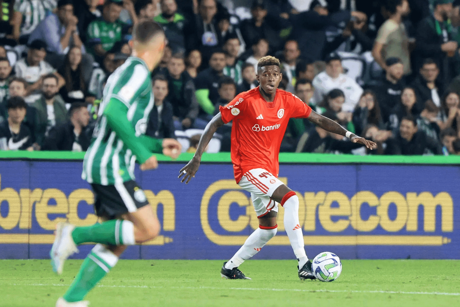 Inter enfrenta o Coritiba fora de casa