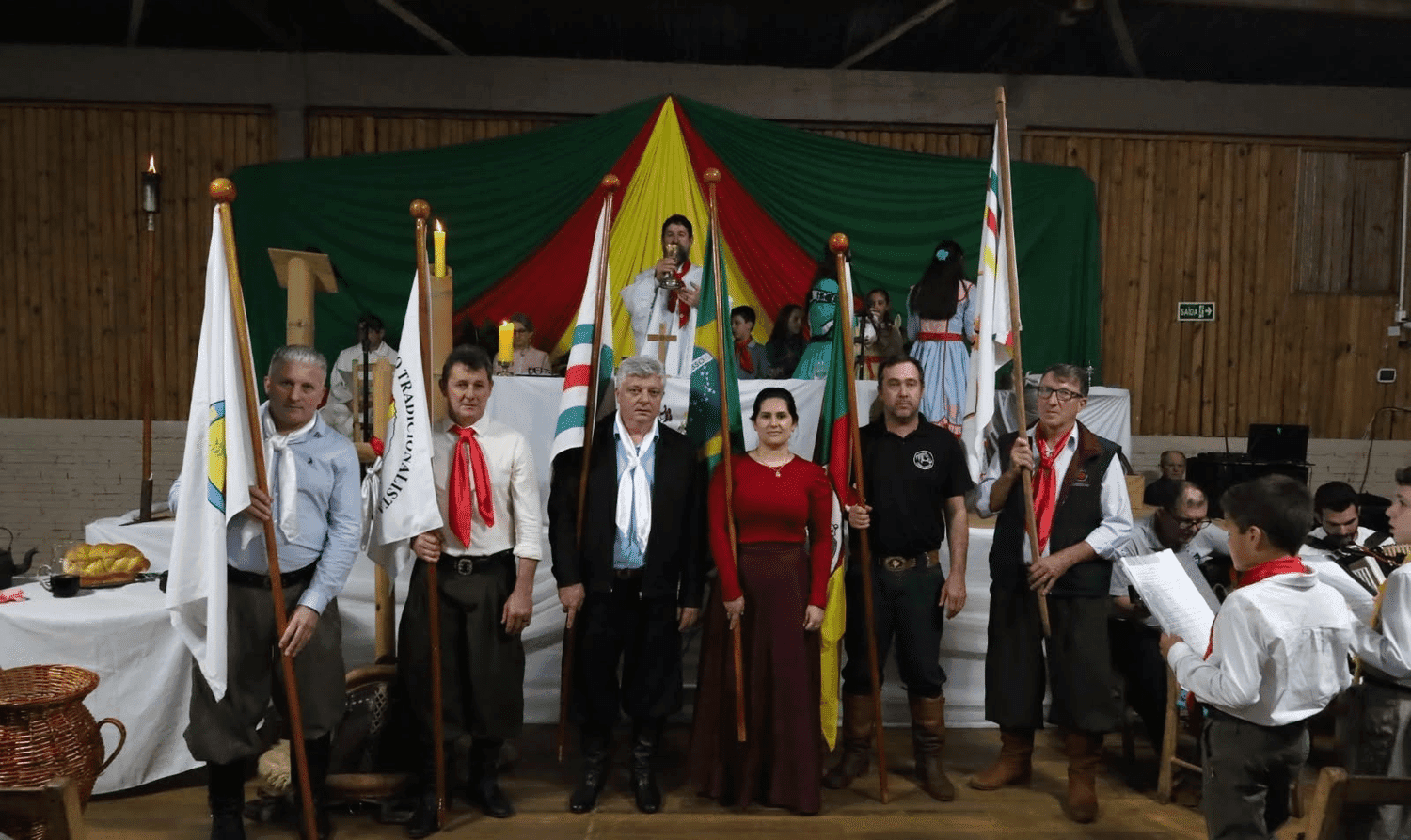 Semana Farroupilha é aberta em Liberato Salzano com chegada da Chama Crioula